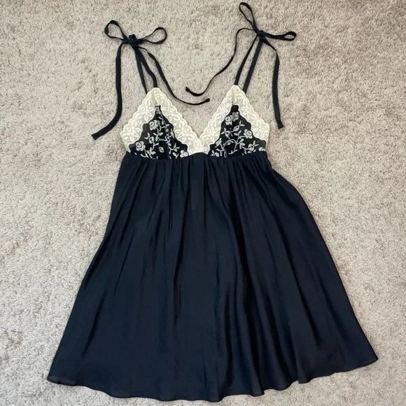 NWT Victoria’s Secret Lace Silk Babydoll Bow Romantic Lingerie Slip Dress Small - Picture 13 of 15